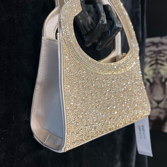 🌹NWT- ALessia Elegant Champagne Embellished Women's Bag with Heart shape handle🌹 - Picture 4 of 14